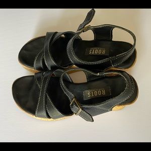 ROOTS black sandal